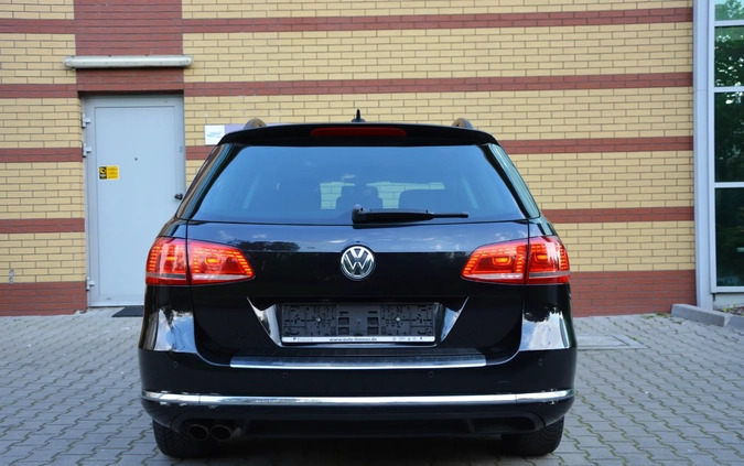 Volkswagen Passat cena 43900 przebieg: 232000, rok produkcji 2014 z Elbląg małe 781